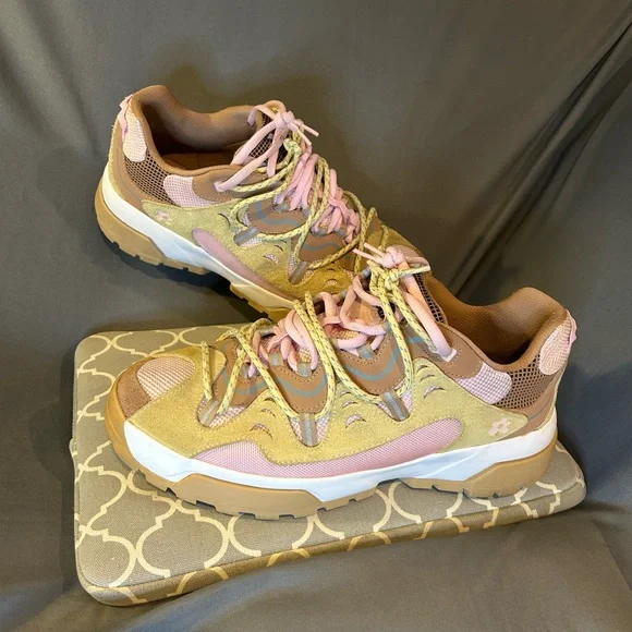 Converse Gianno X
Golf le Fleur “Parfait Pink” (GREAT CONDITION) - Picture 9 of 14